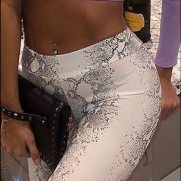 High waist snake print leggings🔥 size 4 - Picture 3 of 8